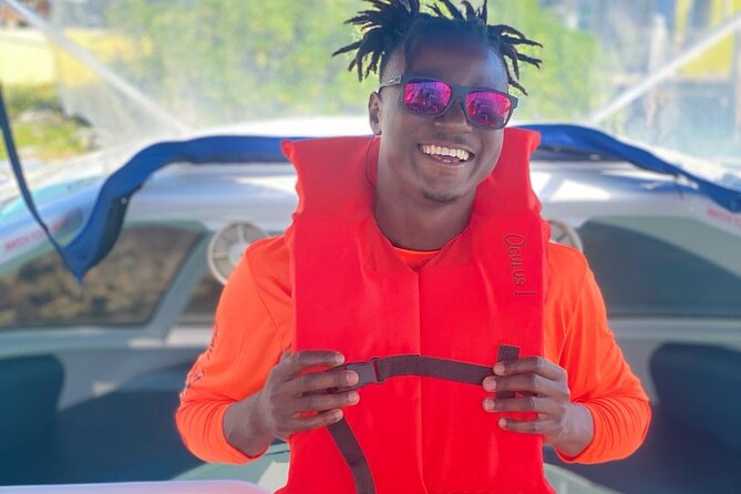 2 Hours Sip and Snorkeling Experience in Bahamas - Snorkeling over the coral reef