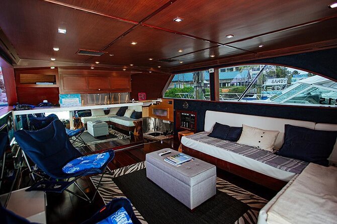 4 hours 53ft Dream Works Private Charter in Nassau - The crew makes the difference