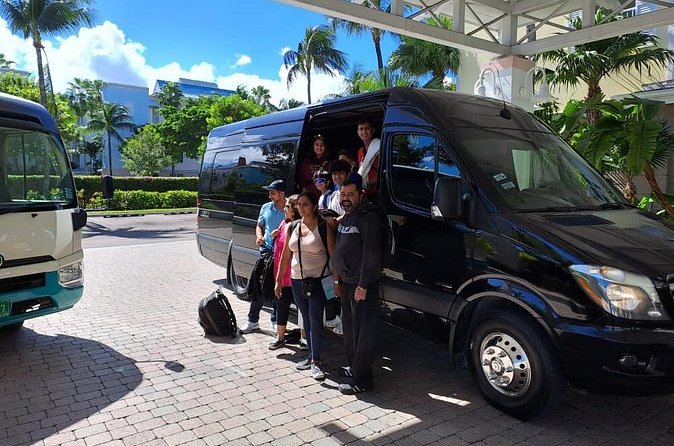 Bahamas Airport One Way Private Transportation (Departure Only) - Child seats make family departures easier