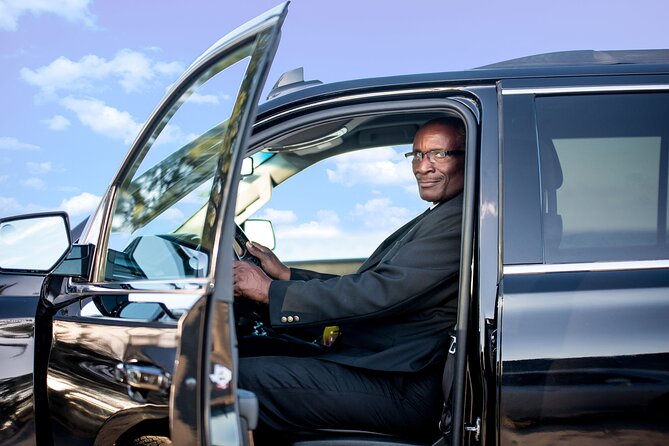 Bahamas Airport Transportation w/Free Grocery Stop-1 Way Private - Meeting Your Driver at Lynden Pindling International Airport