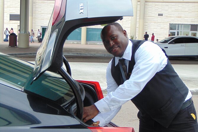 Bahamas Airport Transportation w/Free Grocery Stop-1 Way Private - Comparing the $125 Price With a Taxi