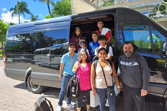 Bahamas Airport Transportation w/free Grocery Stop- Round Trip - Returning to the airport or cruise terminal
