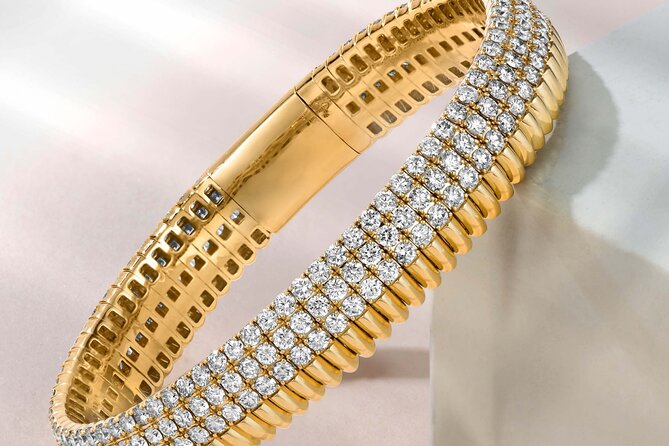 Champagne and Diamond Shopping Experience in Downtown, Bahamas - The family atmosphere, and its limits