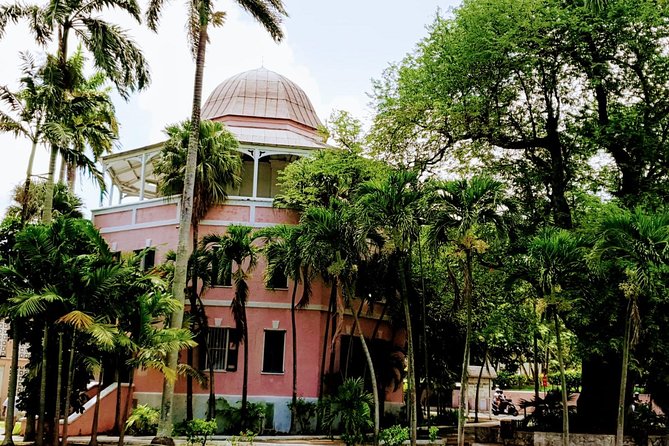 City Sight Seeing with Wine, Rum Cake and Conch Fritter Samples - Guides Make the Difference