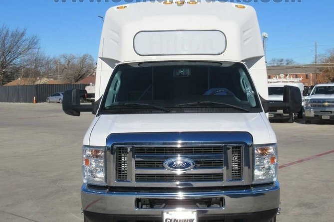 Direct Private Airport Transfer four or more Persons (one way) - Arriving at Nassau International Airport with a private pickup