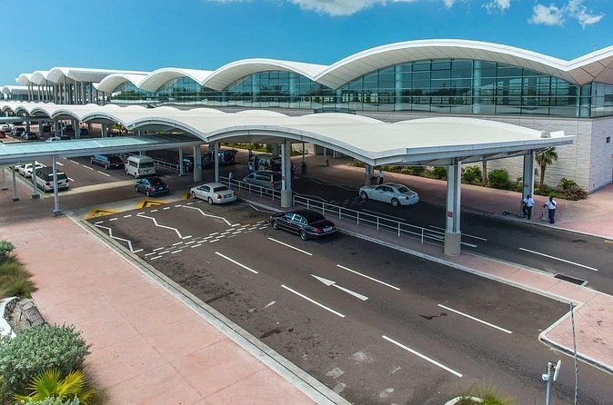 Direct Private Airport Transfer four or more Persons (one way) - Who should book this Nassau transfer