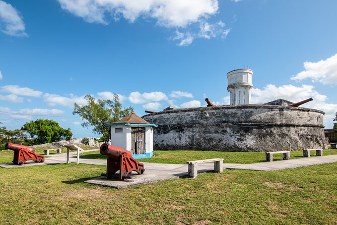 Discover Nassau Sightseeing Tour plus Atlantis Resort Visit - Downtown sights, Government House, and Gregory’s Arch