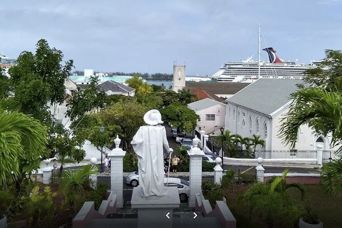 Discover Nassau Sightseeing Tour plus Atlantis Resort Visit - What the guide adds to the experience