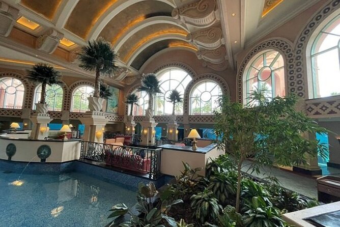 Island Tour,Beach & Lunch stop at Fish fry in Nassau Bahamas - A four-hour look at Nassau