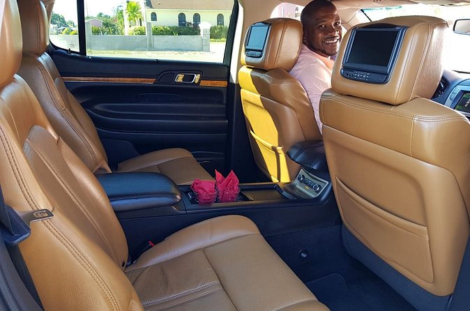 Luxury MKT Town Car Private Roundtrip Transfer - Is $140 a good value for up to three people?