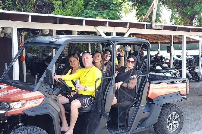 Nassau Adventure: Jeep Rental with Bluetooth Speaker - Fort Charlotte and Arawak Cay