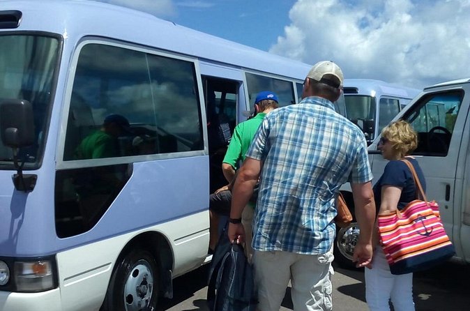 Nassau Airport Group Round-Trip Transfers - The return transfer back to Nassau airport