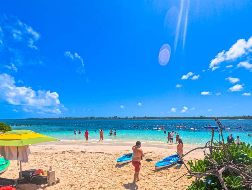 Nassau: Beach Day at SunCay incl. Lunch - Boat Tour - Kayaks, paddle boards, and water toys