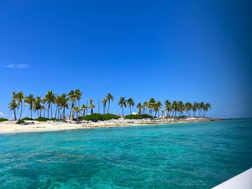 Nassau: Island Hopping Boat Trip with Lunch & Drinks - The boat, crew, and comfort level
