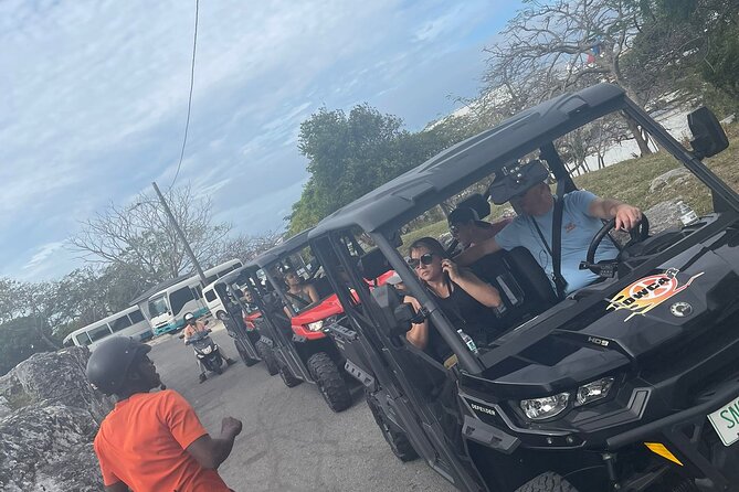 Nassau Narrated Jeep tour with Full Bahamian Lunch and Drink - The Queen’s Staircase and Fort Fincastle