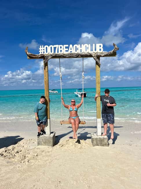 Nassau: Pigs, Snorkel, Turtles, Lunch, Private Beach Club - Feeding the pigs without losing your fingers