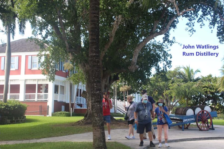 Nassau: Private and Personalized Island Tour - Arawak Cay Fish Fry and Bahamian food