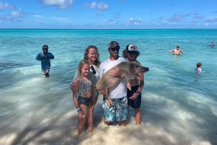 Nassau: Private Swim with Pigs and Snorkeling Adventure - Meeting the pigs at Pig Beach