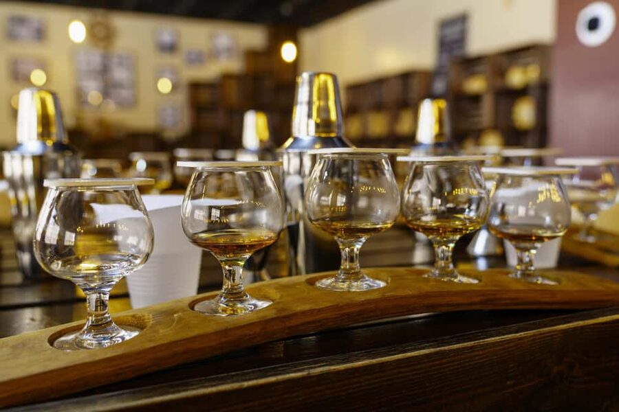 Nassau: Rum Tastings and Culinary Walking Tour - Walking through the cruise port and old Nassau