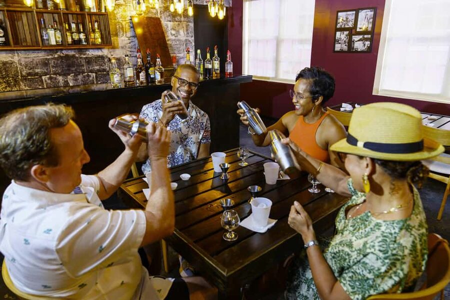 Nassau: Rum Tastings and Culinary Walking Tour - Small groups, humor, and the guide factor