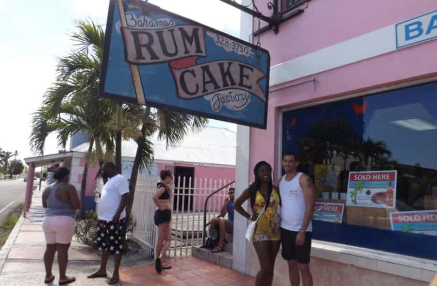 Nassau: Sightseeing, Snorkeling, & Shopping Tour with Pickup - Climbing the 65 steps at Queens Staircase