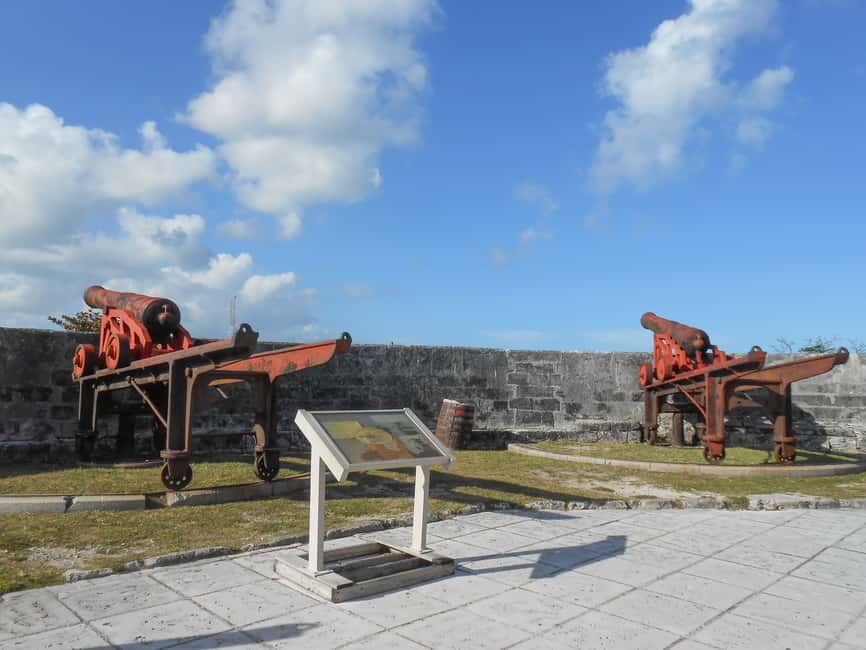 Nassau: Sightseeing, Snorkeling, & Shopping Tour with Pickup - A small straw market and a chocolate break