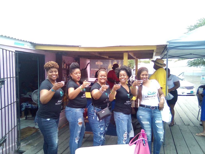 Nassau: Sip, Sample & See, Food & History Bus Tour - Fresh conch at the fish market