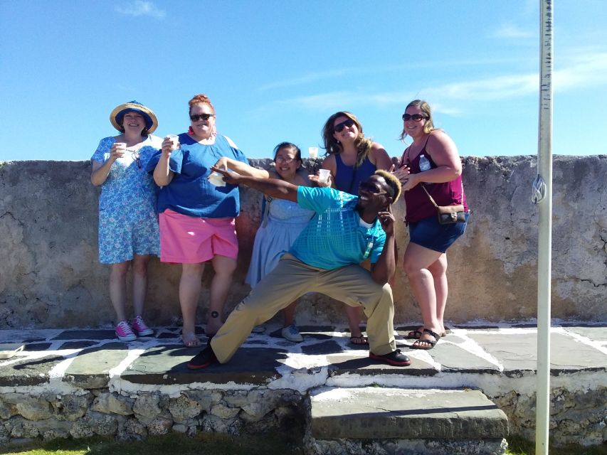 Nassau: Sip, Sample & See, Food & History Bus Tour - A Bahamian lunch at a family restaurant