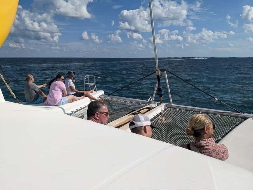 Nassau: Snorkeling, Pig Beach, Swim with Turtles, and Lunch - Sailing between the islands