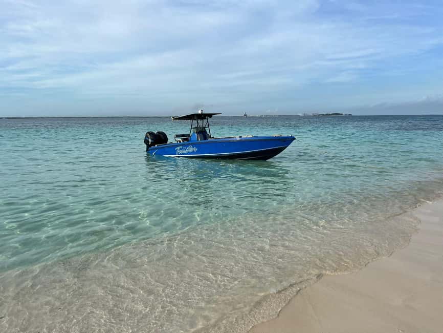 Nassau: Snorkeling, Swimming Pigs, Turtles & beach bar - A local bar and restaurant, with lunch at your own cost