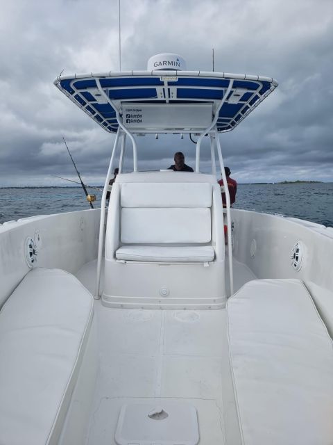 Nassau: Sport-fishing private charter . - The boat, equipment, and comfort level