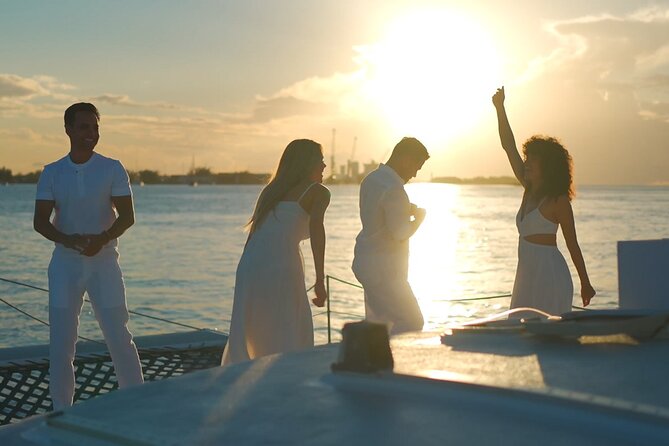 Nassau: Sunset Dinner Cruise - Starting at Slip #7 behind Margaritaville
