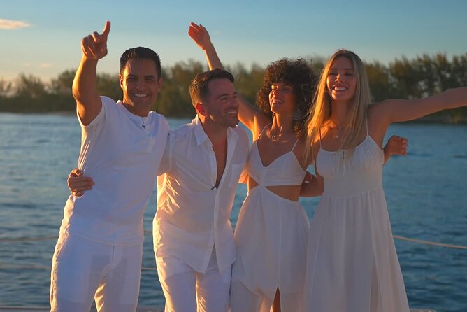 Nassau: Sunset Dinner Cruise - Dinner with a Bahamian barbecue feel