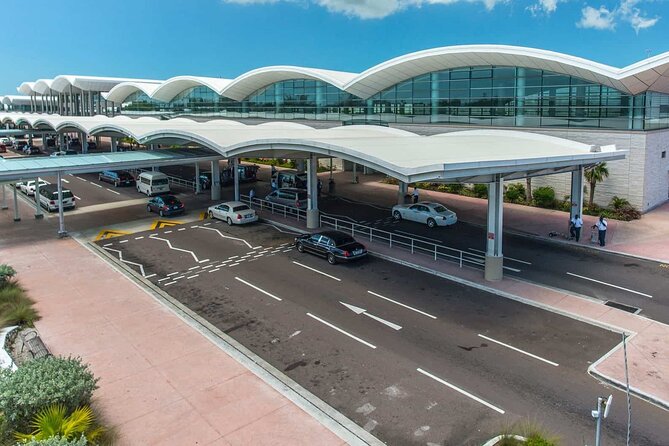 One Way Private Airport Transfer for 4 People or Less - Key points at a glance