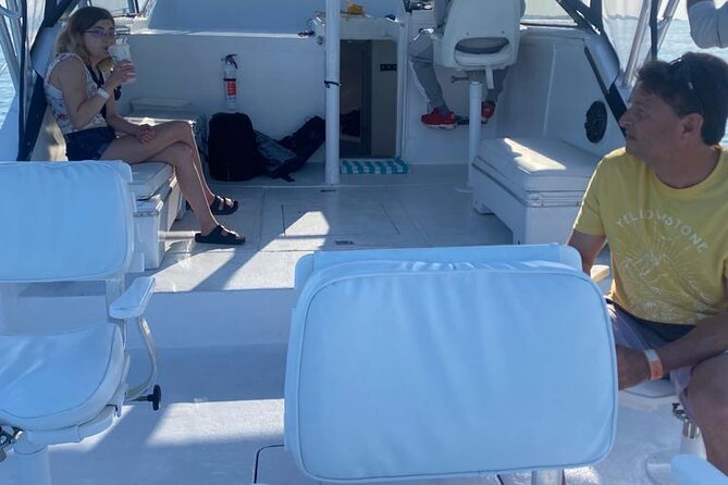 Private 38' Defender Sportfishing/Swim with Pigs in Nassau - Adding the Swim-with-Pigs Visit
