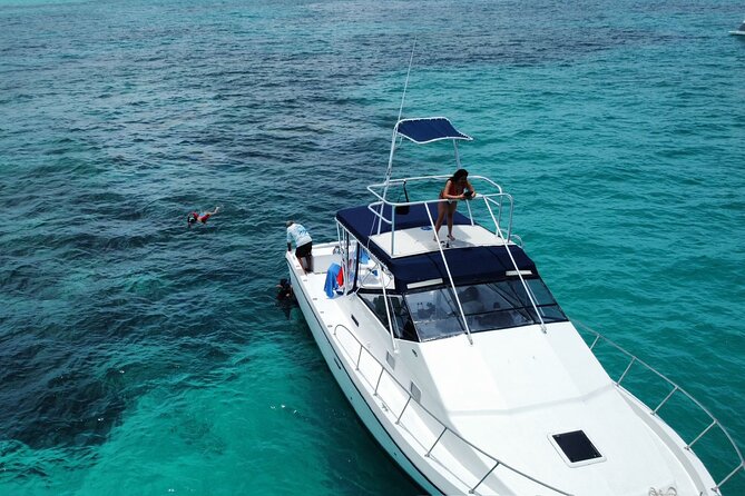 Private 38' Defender Sportfishing/Swim with Pigs in Nassau - What the $850 Charter Really Buys