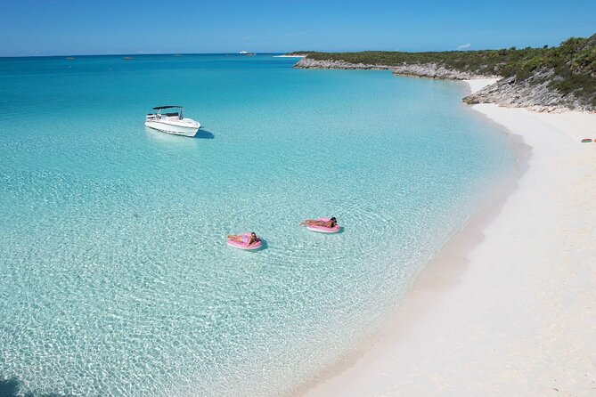 Private 4-Hour Rose Island charter Snorkeling Turtles & Beaching - Meeting green turtles near Green Cay