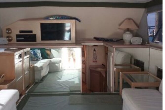 Private 45 Hatteras Sportfishing in Nassau - From Paradise Island marina to Nassau Harbour