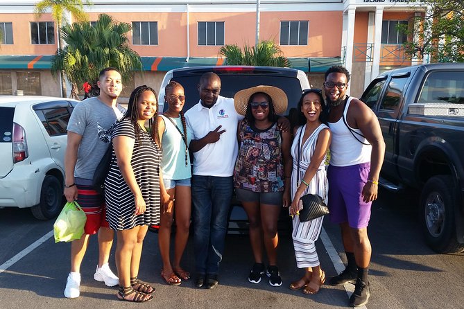 PRIVATE AirPort Transfer - Meeting your driver at Nassau airport