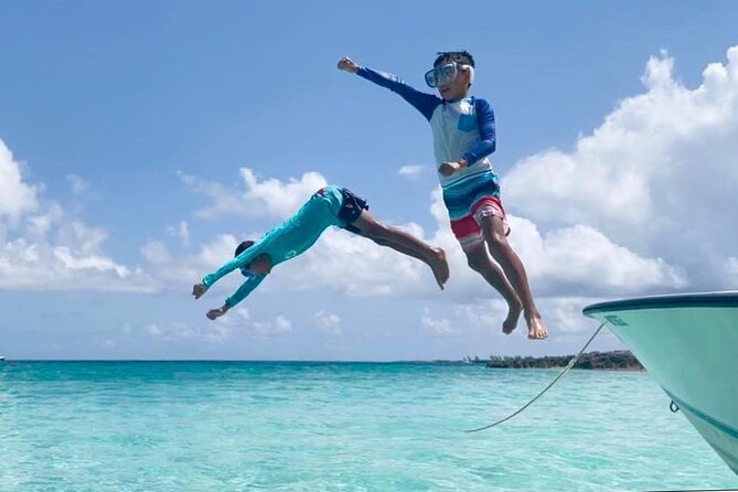 Private Full Day Cruise Tour in Rose Island with Snorkeling - Snorkeling near Nassau, with sea turtles as the prize