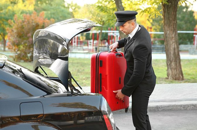Private One-way Transfer Lynden Pindling Airport To Nassau - Should you book the Nassau airport transfer?
