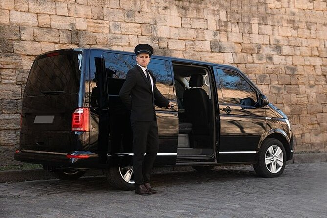 Private One-way Transfer Lynden Pindling Airport To Nassau - What the private vehicle changes