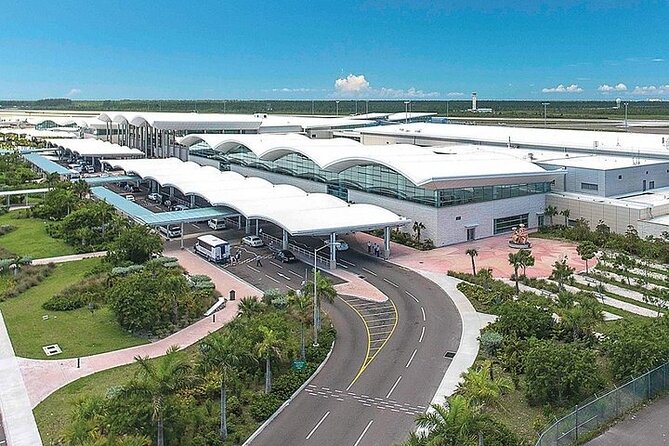 Private Roundtrip Minivan Airport Transfer to Paradise Island - The airport-to-Paradise Island ride