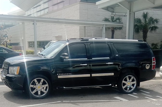 Private SUV One-Way Airport Ride with 30min (Grocery&Liquor stop) - A private SUV for groups of up to seven