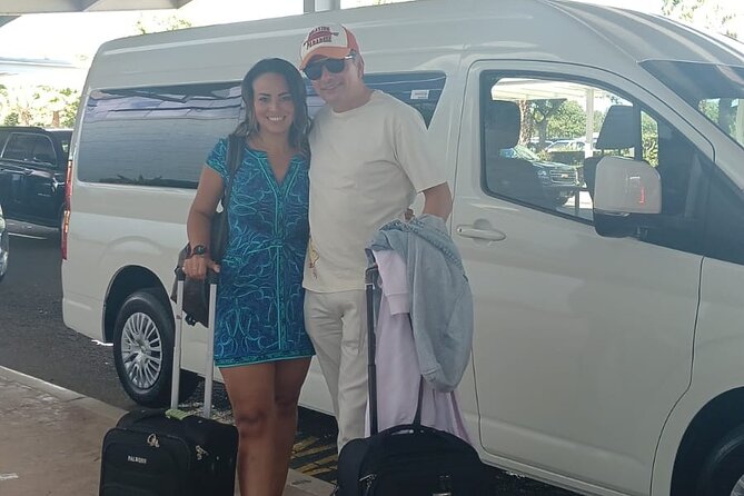 Private Transport to Airport, Hotel, Port in Nassau Bahamas - Airport pickup with your name on display