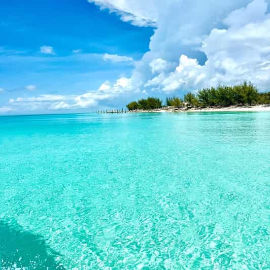 Rose Island: Pig Beach, Snorkeling, Sea Turtles, Beach - Rose Island beach time is the relaxed centerpiece