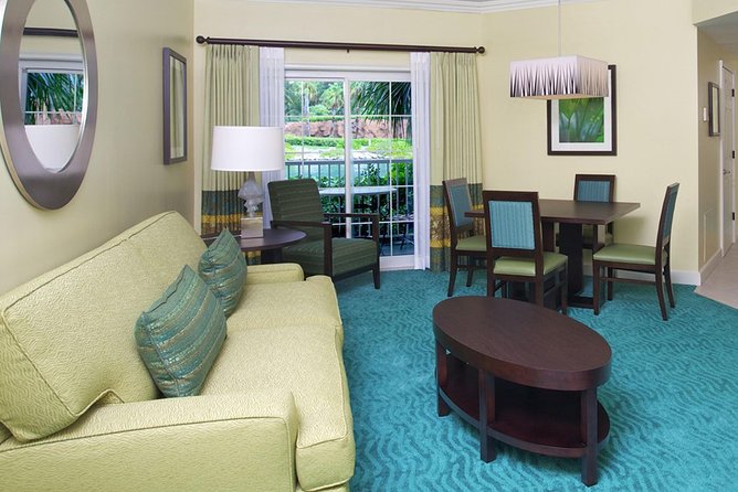 Round trip Airport (LPIA) to Baha Mar, Melia, West Bay St, Cable Beach, Breezes - A calm ride with Wi-Fi and air-conditioning