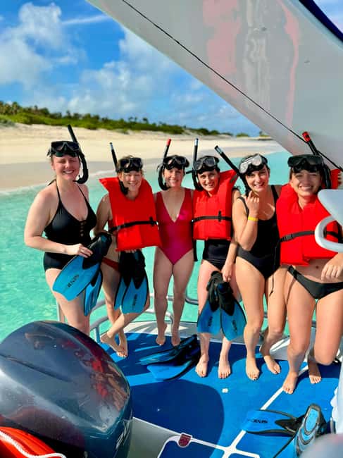 Sea-nic, Sip N’ Snorkel on a Semi-Submersive Seacraft - Looking below the surface from the semi-submersive craft